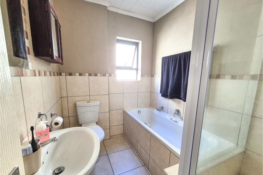 2 Bedroom Property for Sale in Groenvallei Western Cape